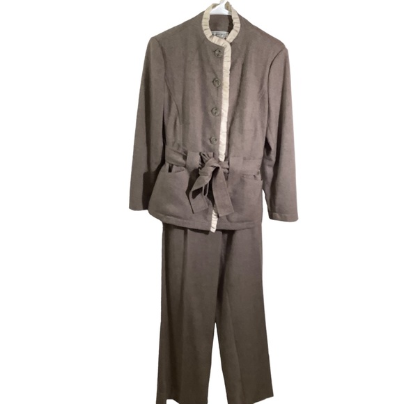 St. John Sport Jackets & Blazers - St. John Sport 100% Wool Blazer Pant Suit Set